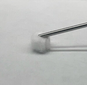 Orientation of the blunt needle tip and cotton pellet